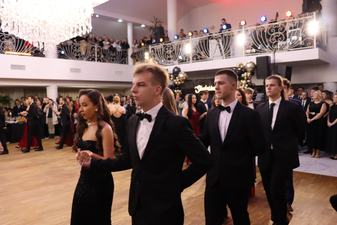 Uczniowie II LO w Wieluniu studniówkę mają już za sobą!